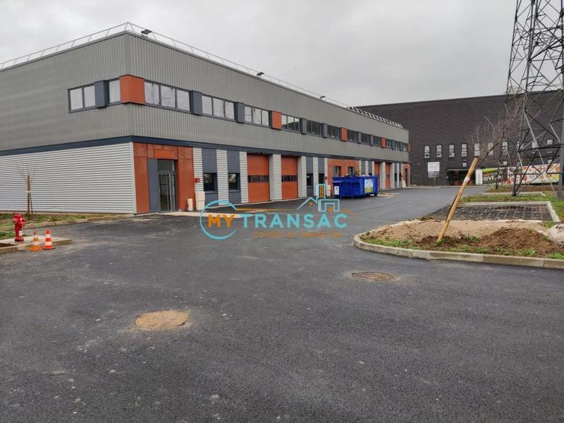 Local d'activités - 374 m²