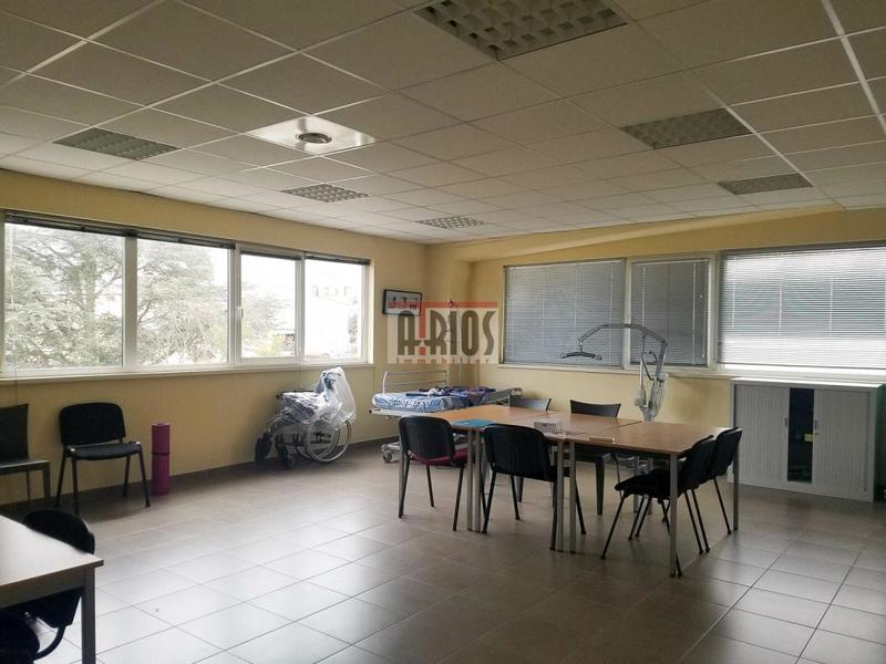 Entrepôt - 1 400 m²