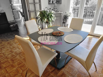 Maison - 210 m² - 8 pièces