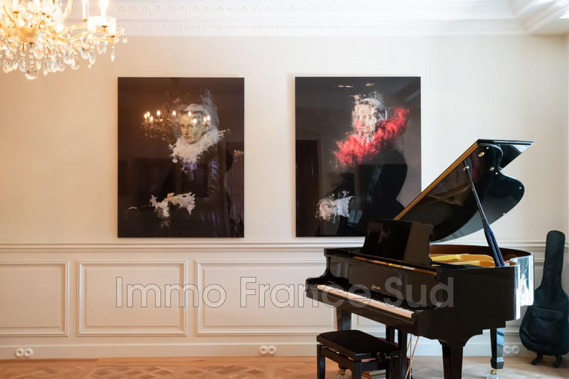 Maison - 717 m² - 19 pièces