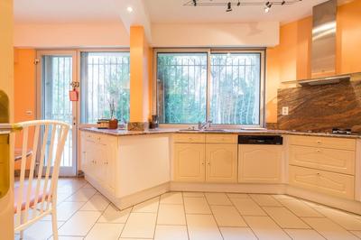 Maison - 425 m² - 13 pièces