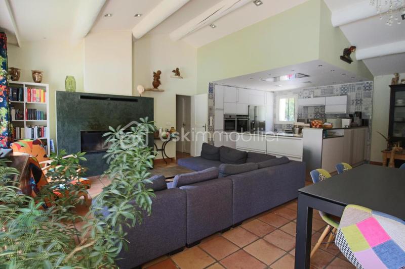 Demeure - 240 m² - 9 pièces