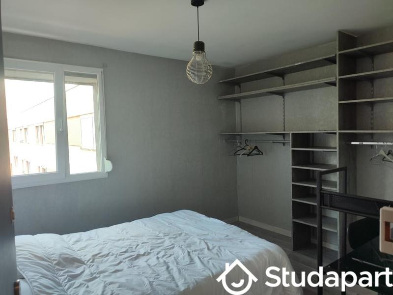 Chambre - 11 m² - 1 pièce