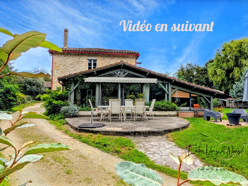 Maison - 290 m² - 9 pièces