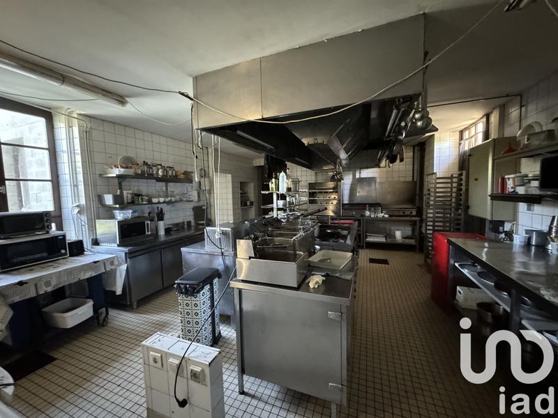 Maison - 1 600 m² - 15 pièces