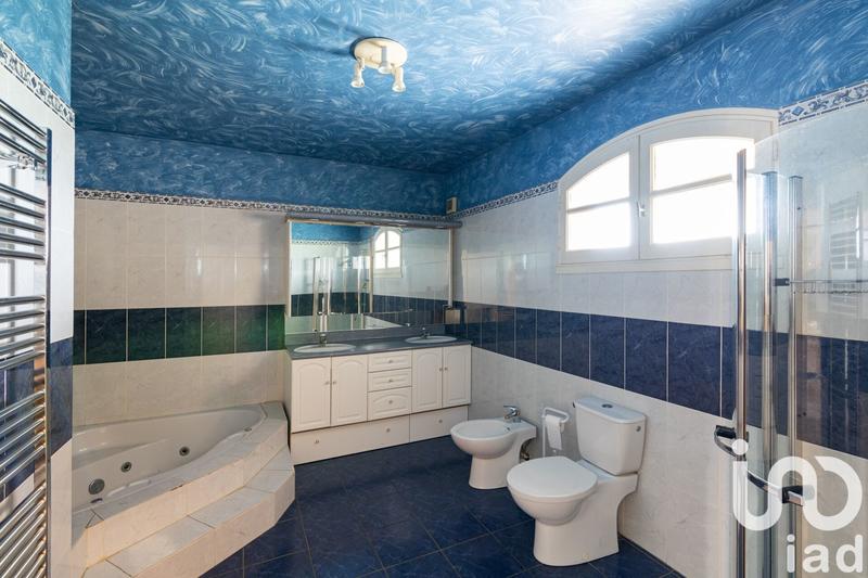 Maison - 240 m² - 5 pièces