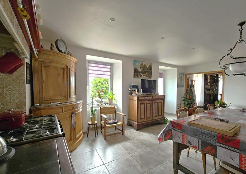 Propriété - 210 m² - 12 pièces