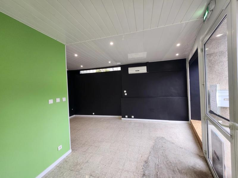 Magasins - 85 m² - 5 pièces