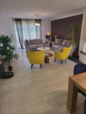 Maison - 224 m² - 8 pièces