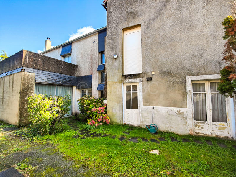 Maison - 202 m² - 7 pièces