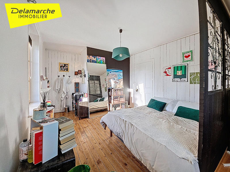 Maison - 325 m² - 11 pièces