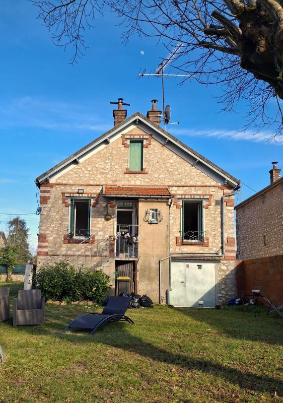 Maison - 90 m² - 5 pièces