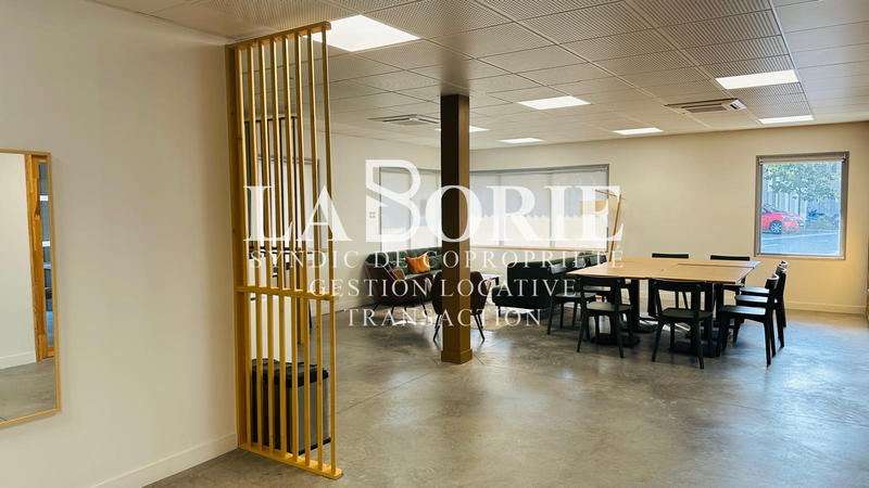 Bureau - 93 m²