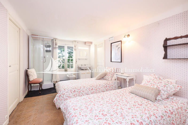 Maison - 300 m² - 7 pièces