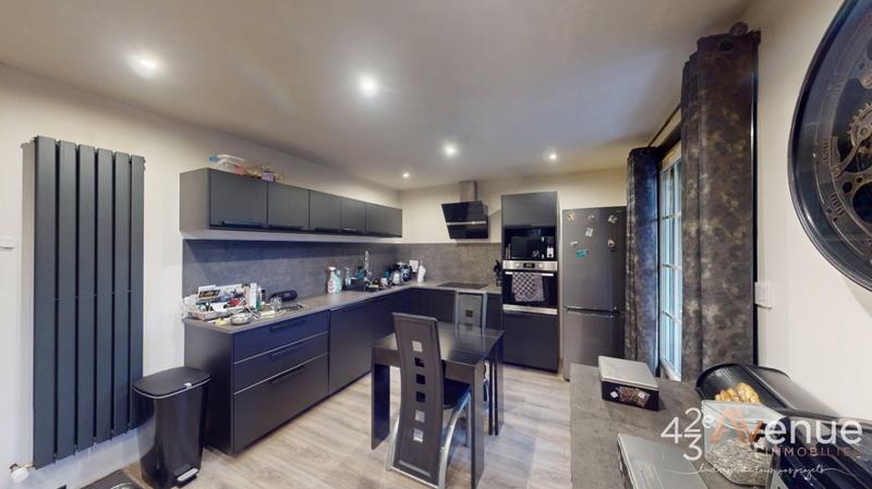 Maison - 237 m² - 9 pièces