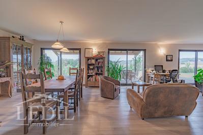 Maison - 180 m² - 4 pièces