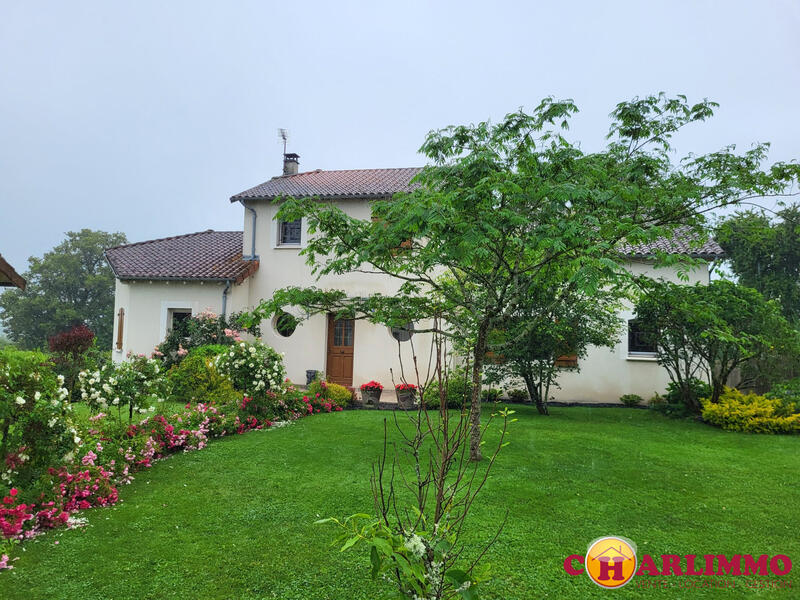 Maison traditionnelle - 165 m² - 6 pièces