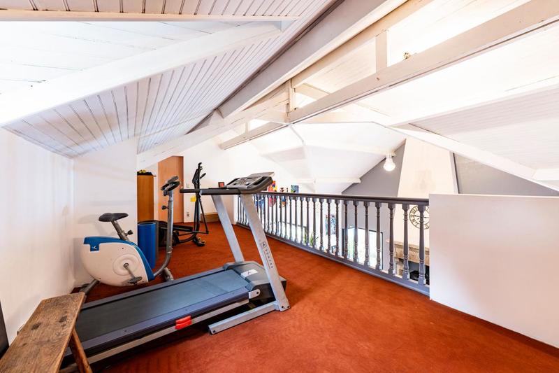 Maison - 302 m² - 7 pièces