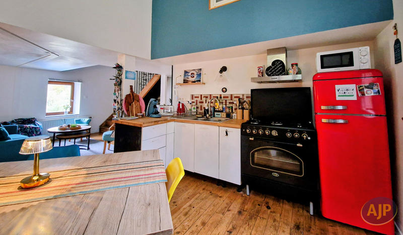 Maison - 235 m² - 9 pièces