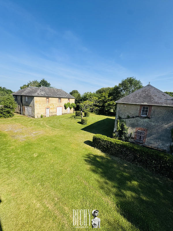 Maison - 338 m² - 12 pièces