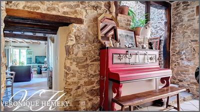 Maison - 225 m² - 8 pièces