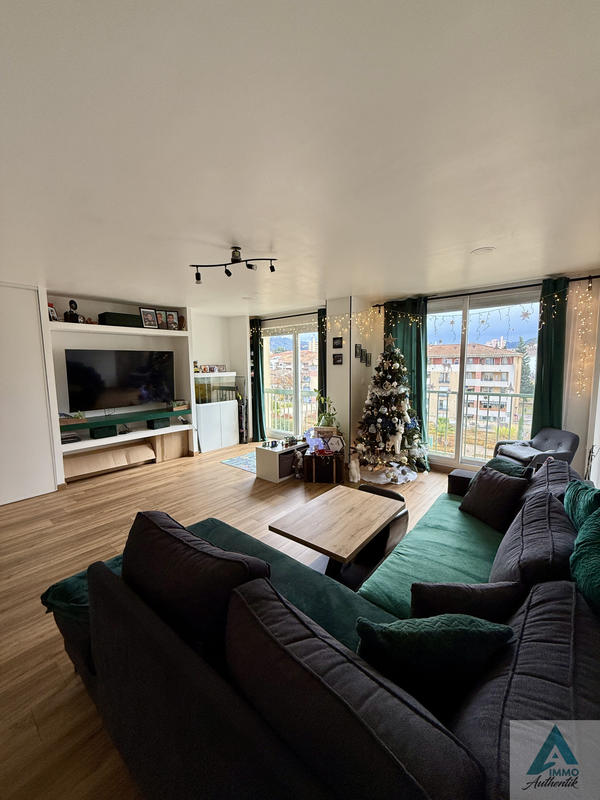 Appartement - 80 m² - 4 pièces