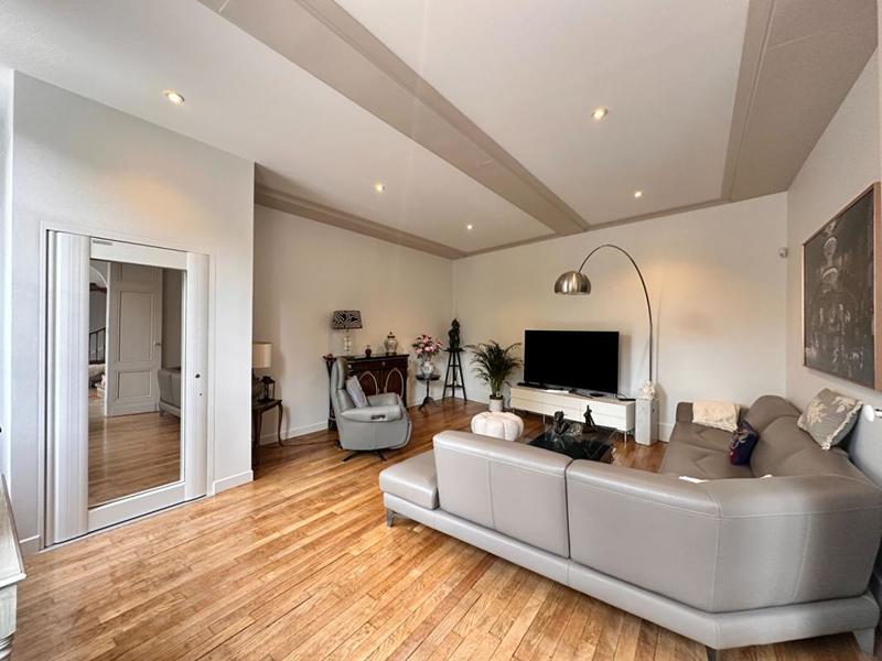 Maison - 292 m² - 8 pièces