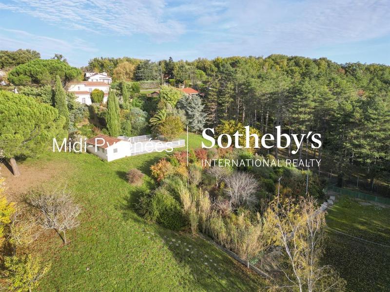 Maison - 270 m² - 10 pièces