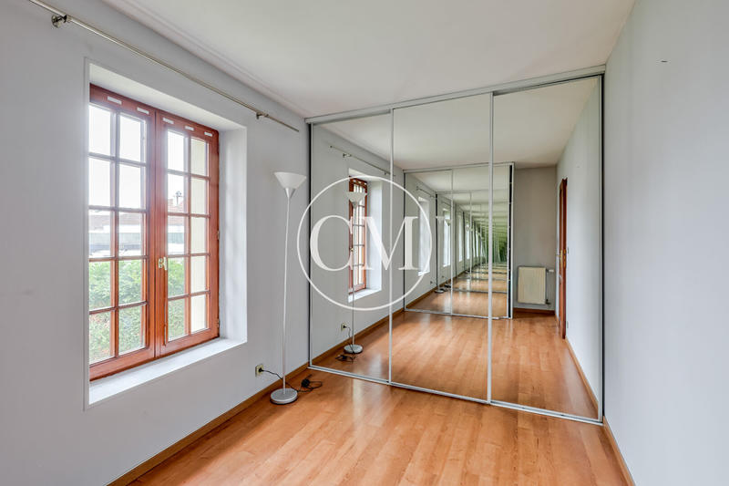 Maison - 288 m² - 8 pièces