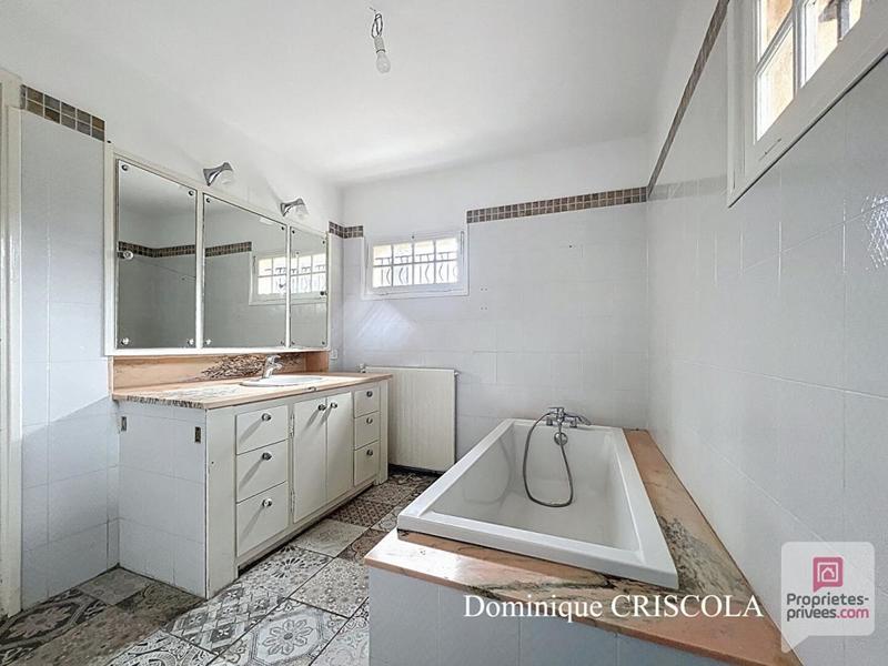 Maison - 300 m² - 12 pièces