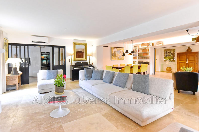 Propriété - 250 m² - 6 pièces