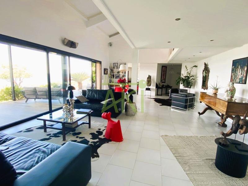 Maison - 220 m² - 6 pièces