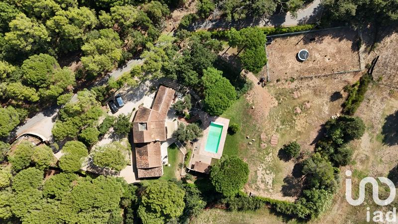 Maison - 240 m² - 8 pièces