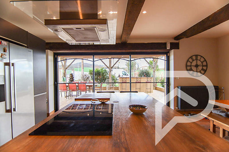 Maison - 215 m² - 8 pièces