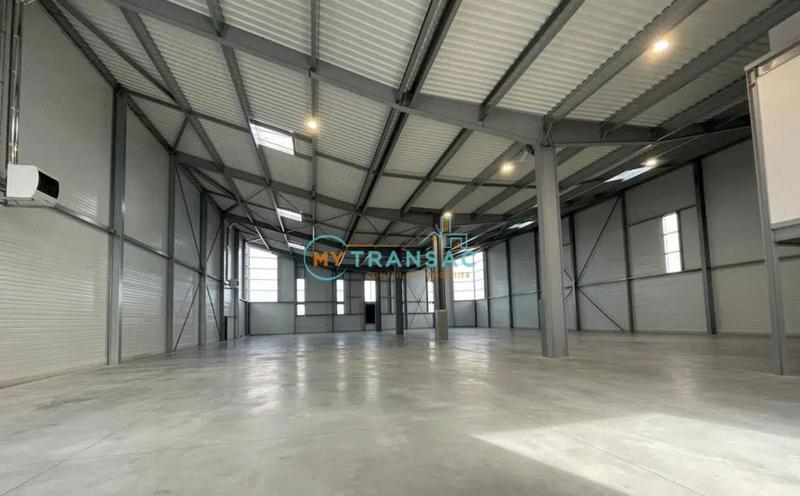 Local d'activité / Entrepôt - 1 826 m²