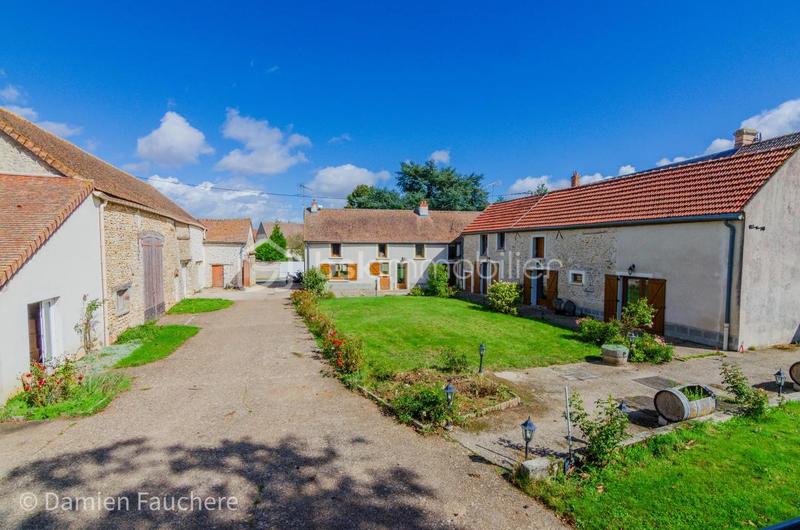 Corps de ferme - 340 m² - 11 pièces