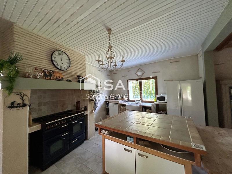 Maison - 370 m² - 12 pièces