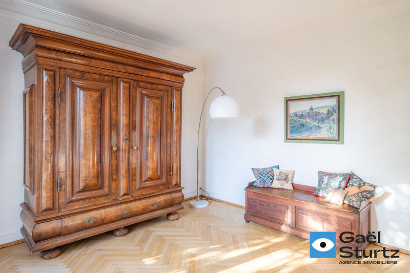 Maison - 300 m² - 11 pièces