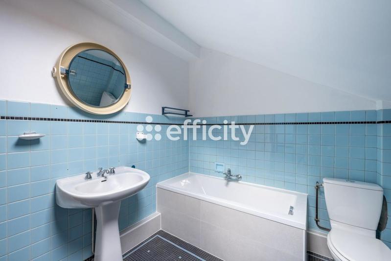 Maison - 210 m² - 9 pièces