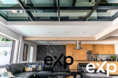 Maison - 285 m² - 9 pièces