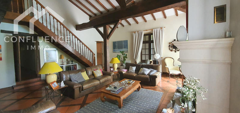 Maison - 270 m² - 9 pièces