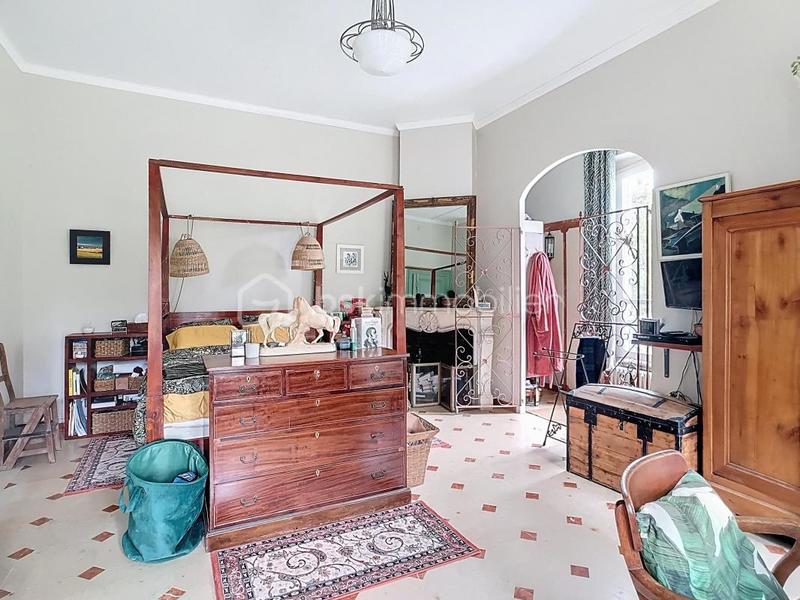 Propriété - 243 m² - 8 pièces