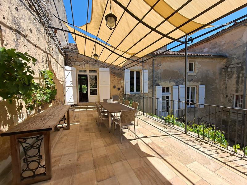 Maison - 554 m² - 13 pièces