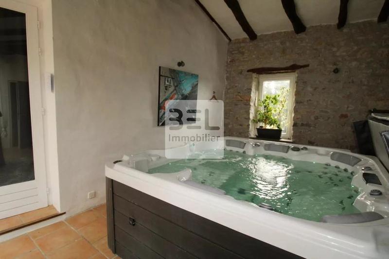 Propriété - 740 m² - 22 pièces