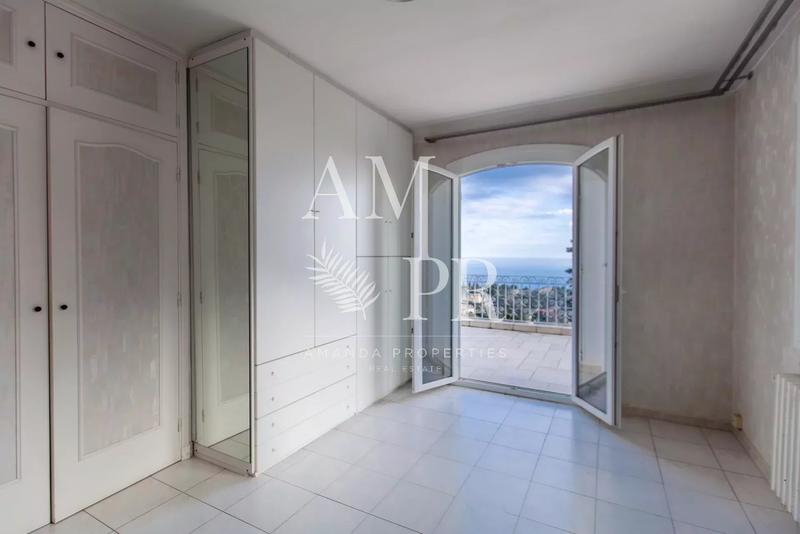 Maison - 237 m² - 7 pièces