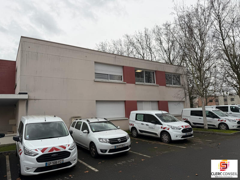 Local d'activités - 835 m²