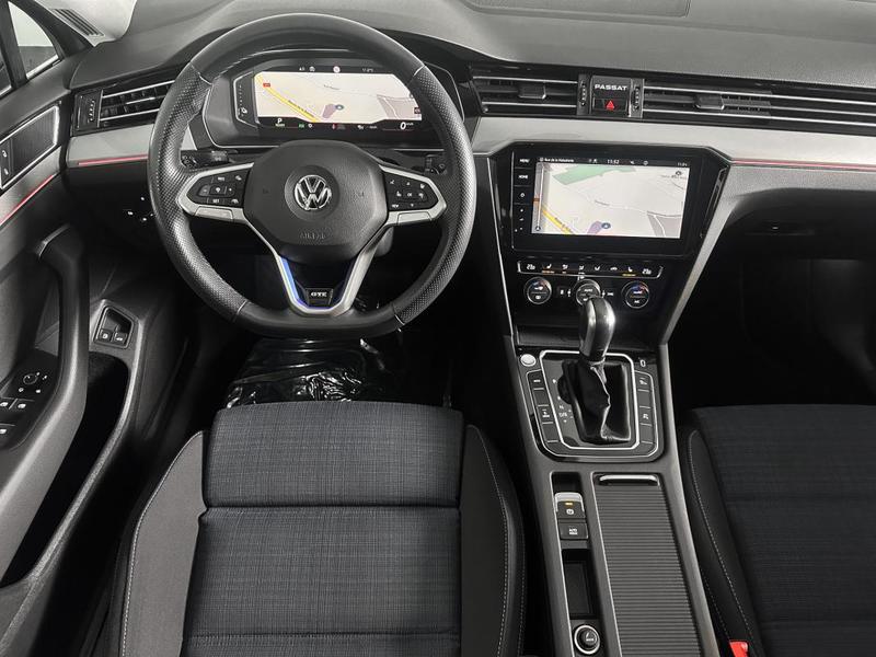 Volkswagen Passat Sw Gte 218ch Dsg Hybride Rechargeable Ja18 T.O Digital Cockpit Regul Acc Camera 3d
