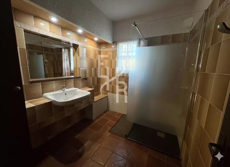 Appartement - 222 m² - 5 pièces