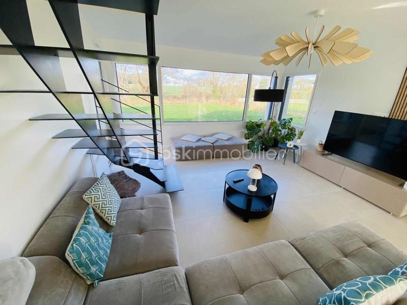 Maison traditionnelle - 137 m² - 5 pièces