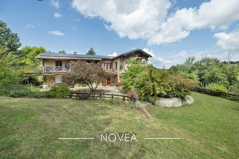 Maison - 220 m² - 9 pièces